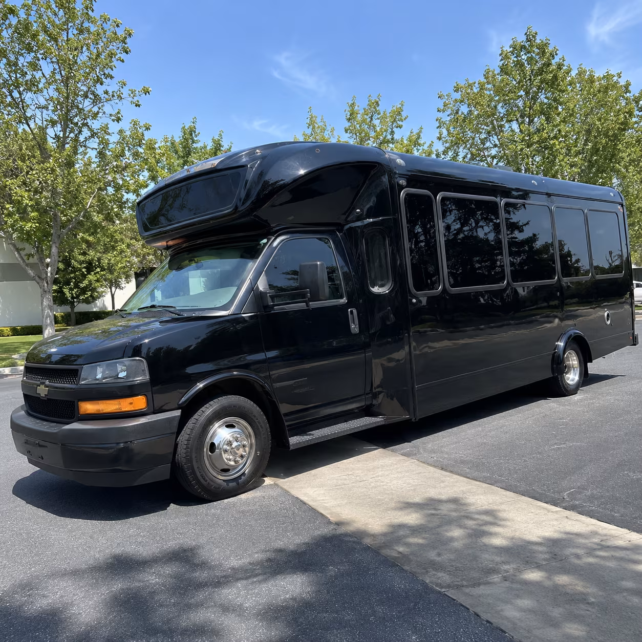 morgantown 15 passenger party bus