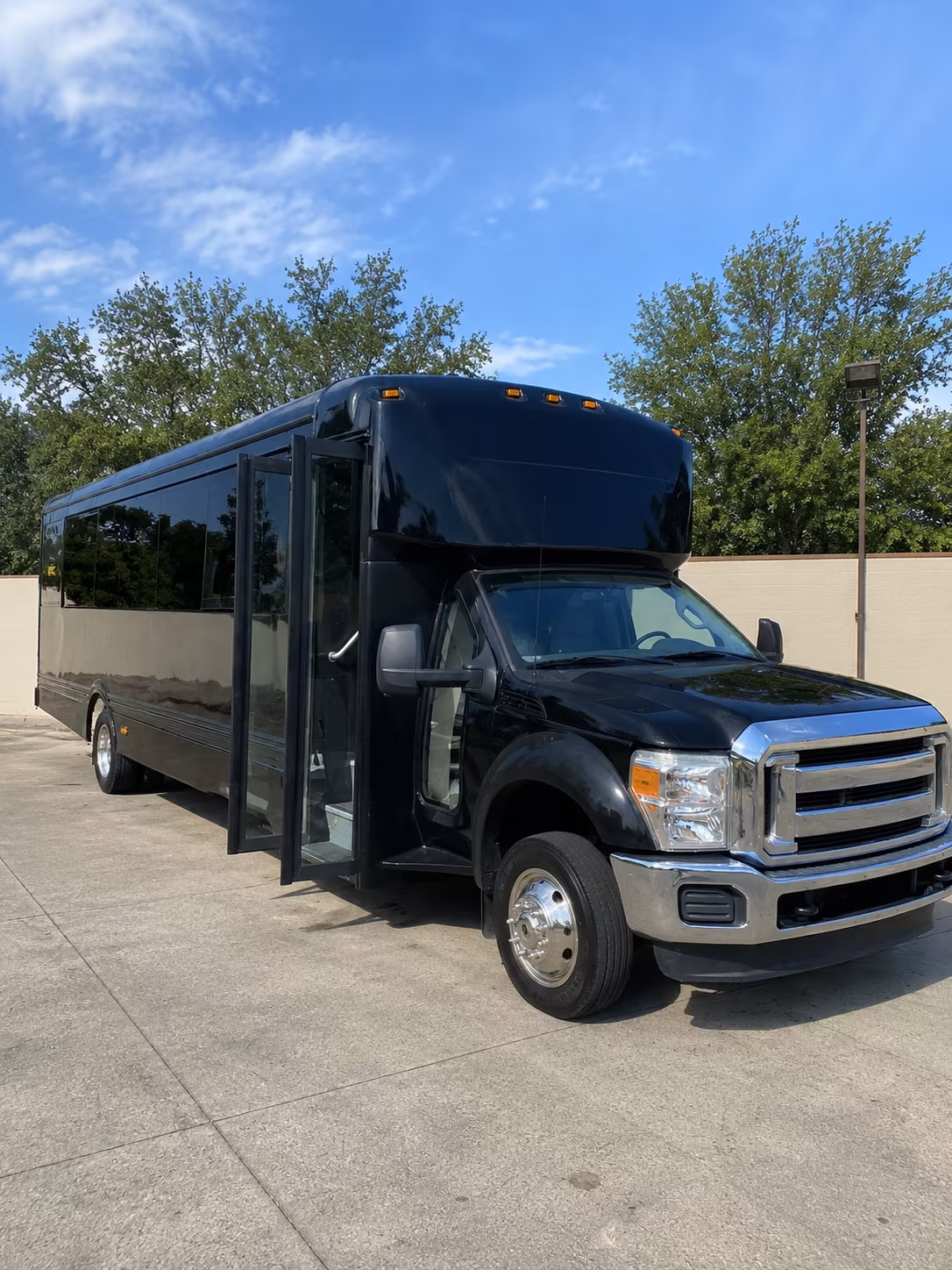 morgantown 20 passenger party bus